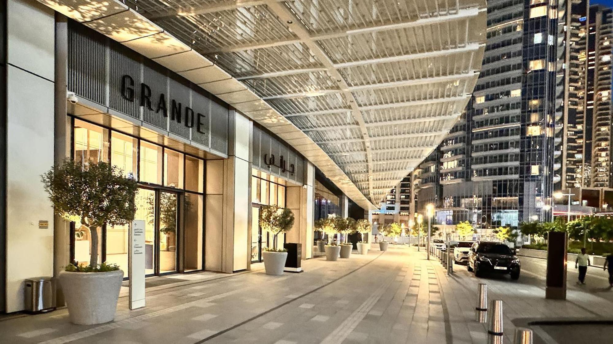 Vayk - Luxe 2br With Burj & Fountain Views In Downtown's Grande Signature Apartment