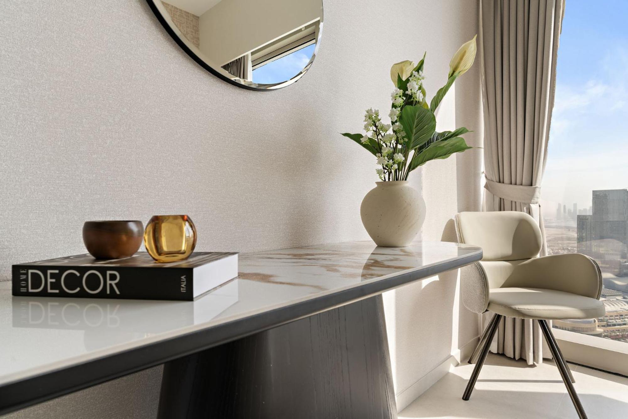 Vayk - Luxe 2br With Burj & Fountain Views In Downtown's Grande Signature Apartment Dubai