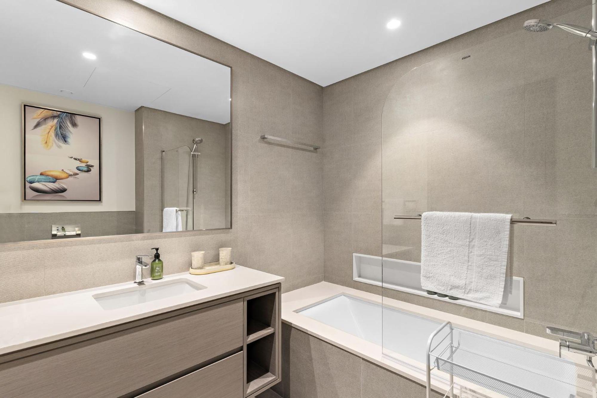 Vayk - Luxe 2br With Burj & Fountain Views In Downtown's Grande Signature Dubai
