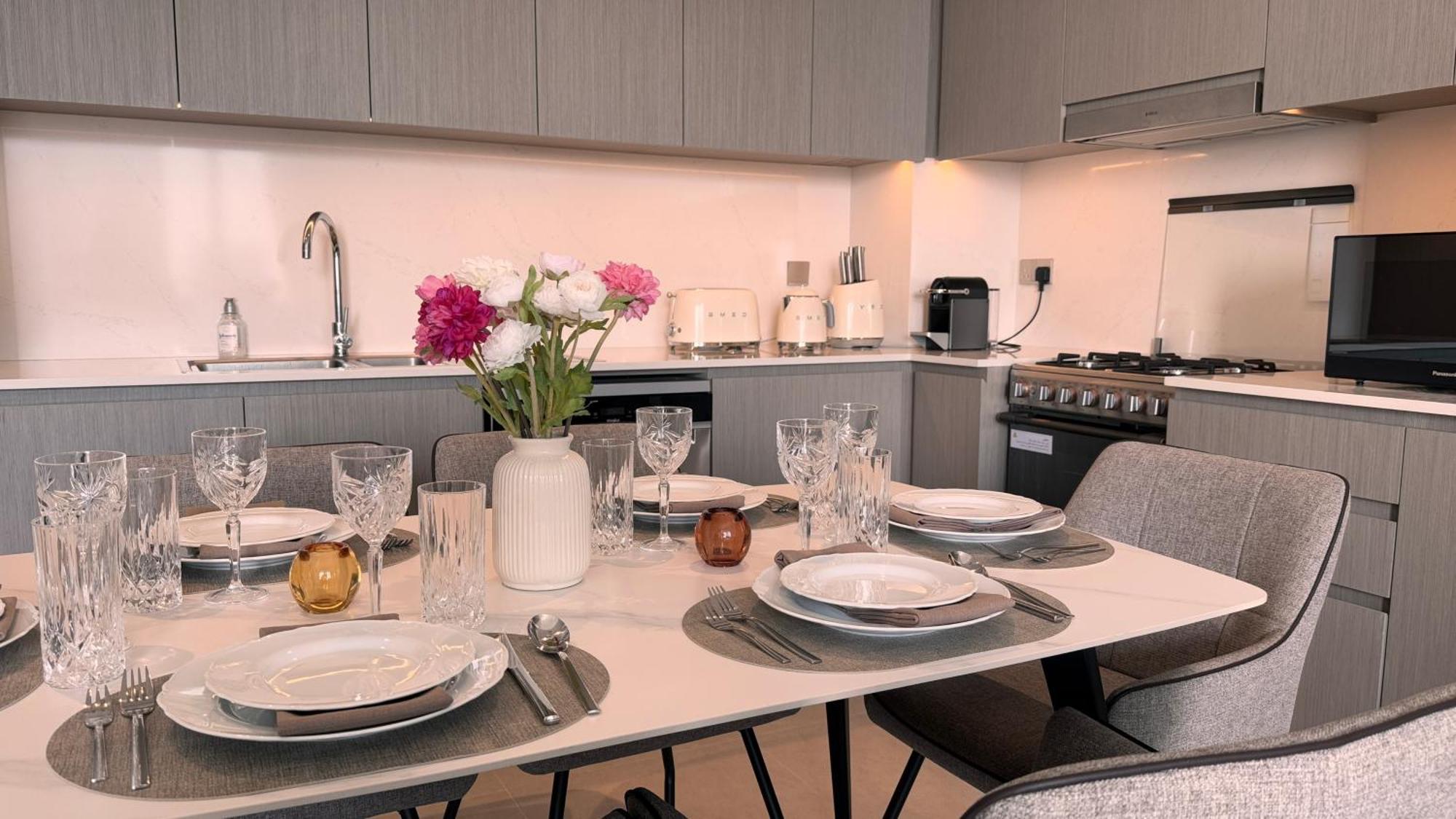 Vayk - Luxe 2br With Burj & Fountain Views In Downtown's Grande Signature Apartment *